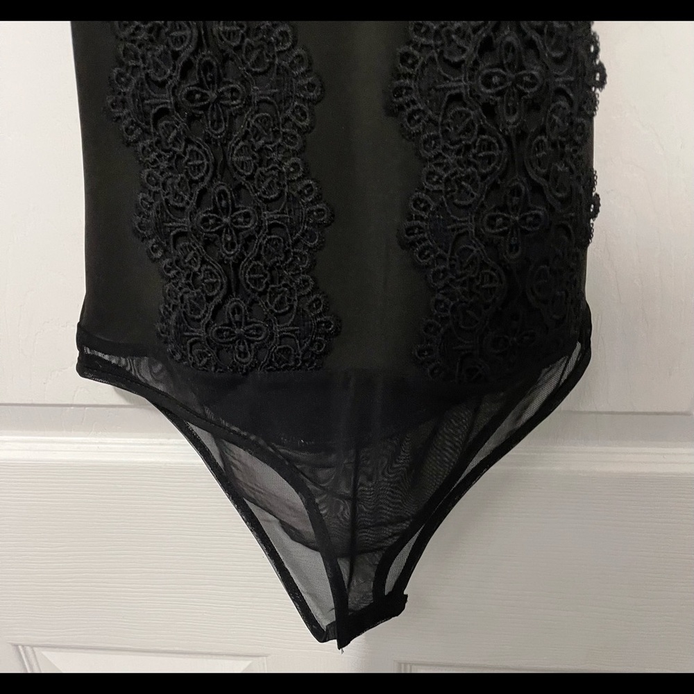 Charlotte Russe Black Bodysuit One Piece Lace Halter Neck Women's Size S - Picture 4 of 10